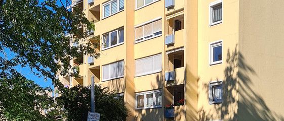 Kernsanierte 2-Zimmer-Wohnung mit Balkon | ideal für Eigennutzer und Kapitalanleger – 2-Zi.-Wohnung, Balkon, Aufzug