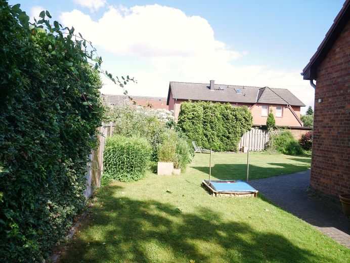 Haus für große Familien  und/oder Wohnen und Arbeiten unter einem Dach – Gartenschuppen-Garten
