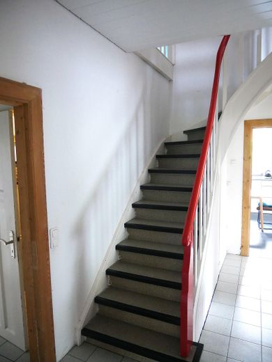 Haus für große Familien  und/oder Wohnen und Arbeiten unter einem Dach – Treppe EG-OG