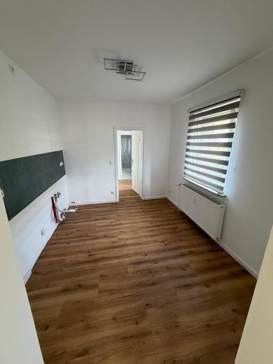 Zweifamilienhaus mit 3 Garagen – Küche EG
