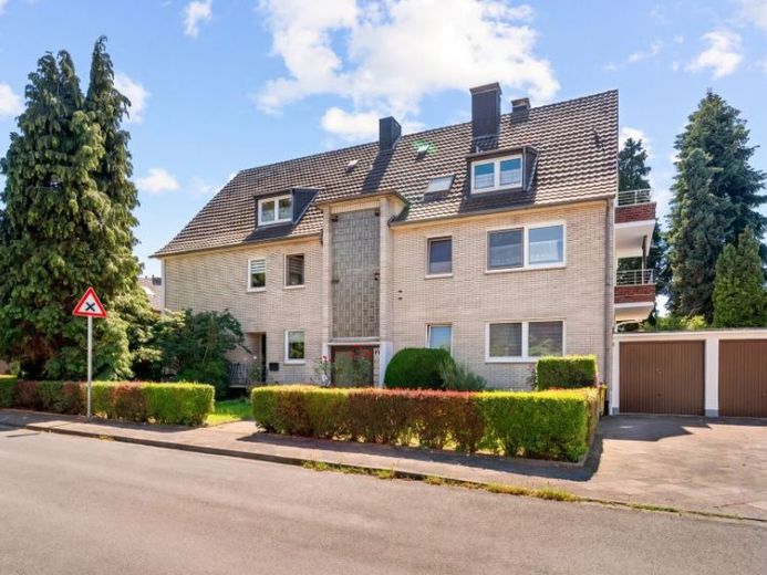 Nr obiektu 440, 40599 Düsseldorf
Budynek wielorodzinny plus 4 garaże – Foto 1