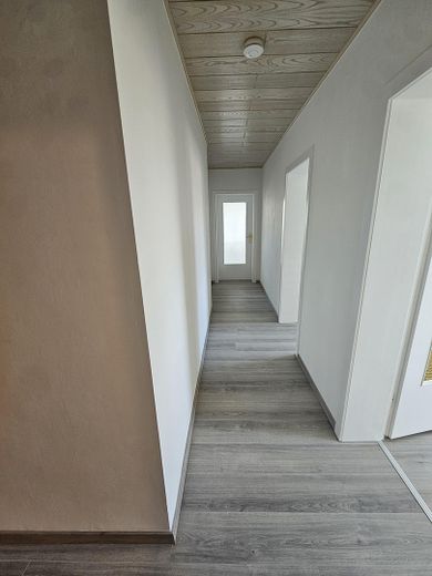 Appartement spacieux et ensoleillé de 3 pièces – Flur 