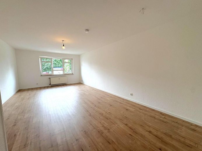Gemütliche 2-Zimmer Wohnung zur Selbstnutzung oder Kapitalanlage | Provisionsfrei – Wohnzimmer