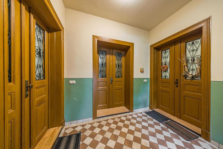 *Wohntraum: 2-R Altbau in Leipzig Stötteritz | Provisionsfrei | 4% Rendite + 4,25% AfA* – Treppenhaus