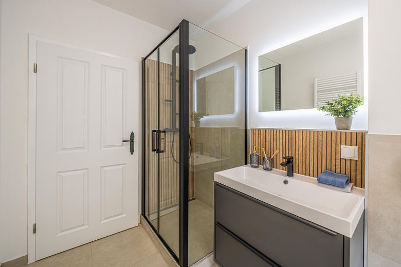 *Wohntraum: 2-R Altbau in Leipzig Stötteritz | Provisionsfrei | 4% Rendite + 4,25% AfA* – Badezimmer