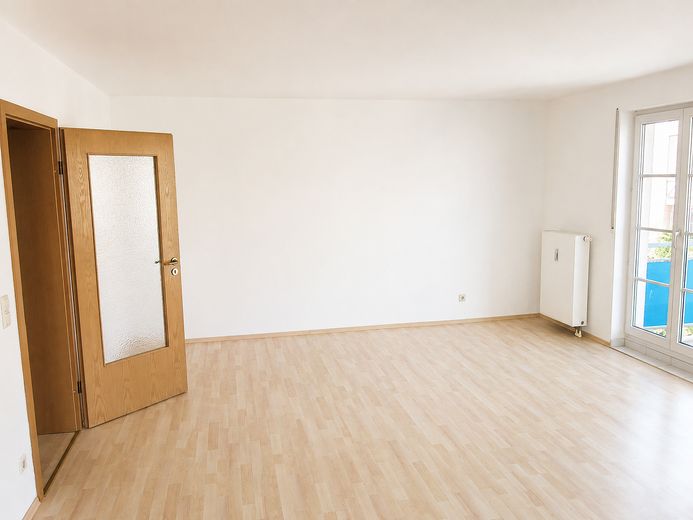 Moderne 2-Zimmer Wohnung mit  2 Balkonen in Werneuchen – Wohnzimmer