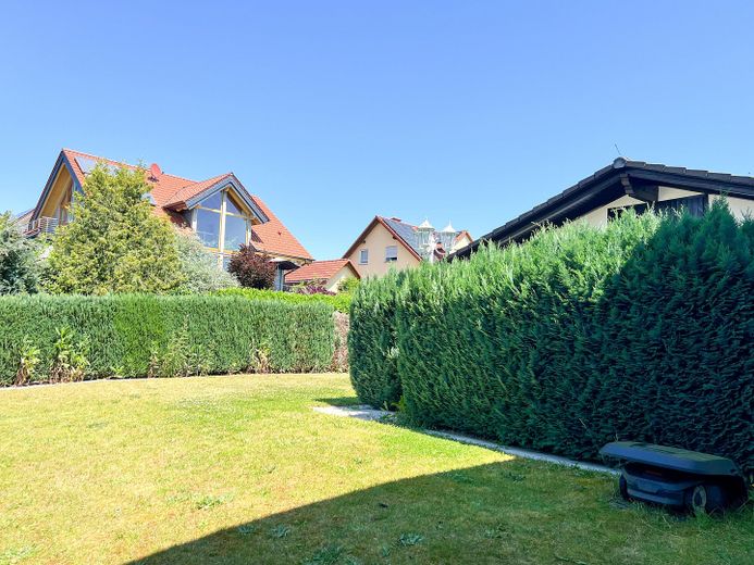 Hochwertiges Zweifamilienhaus, gehobene Ausstattung, Ausbaupotential, traumhafter Ausblick – Garten