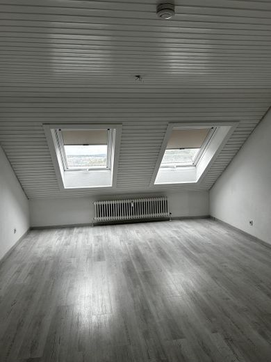 Appartement lumineux de 3 pièces sous les combles avec balcon – Photo 10