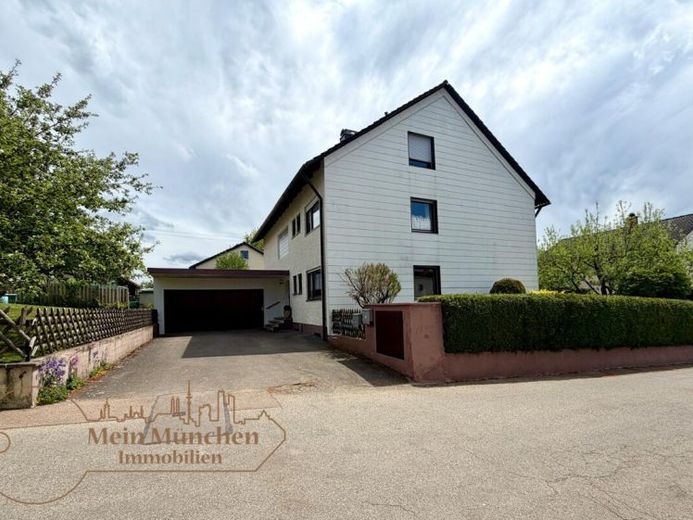 Sunny 4-room apartment with a garden share – Photo 1