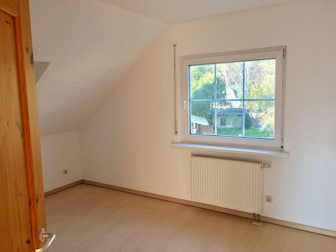 Casa unifamiliar con vivienda independiente - Inversión de capital - VENTA PRIVADA – DG Schlafzimmer
