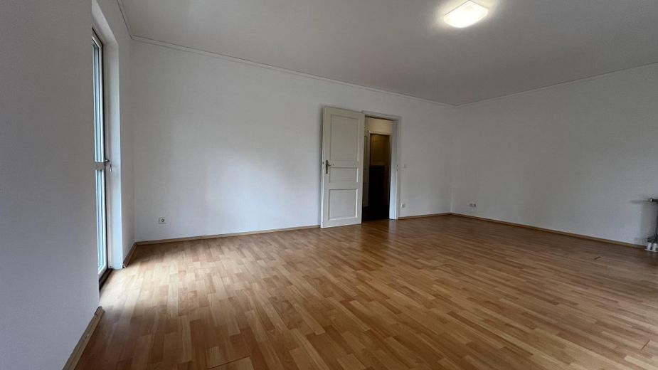 Ruhige 2-Zimmer Wohnung in grüner Lage mit 2 Terrassen – Zimmer 2