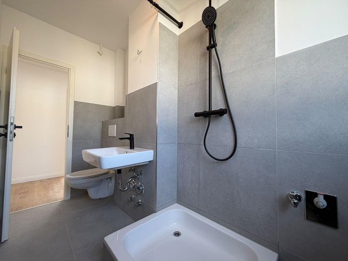 Freundliche 3-Zimmerwohnung mit Loggia & Stellplatz - Renoviert – Badezimmer