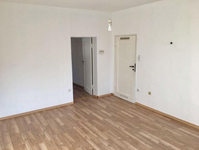 Helle 2-Zimmer – Eigentumswohnung im 1. OG  in Frankfurt-Höchst – Wohnzimmer