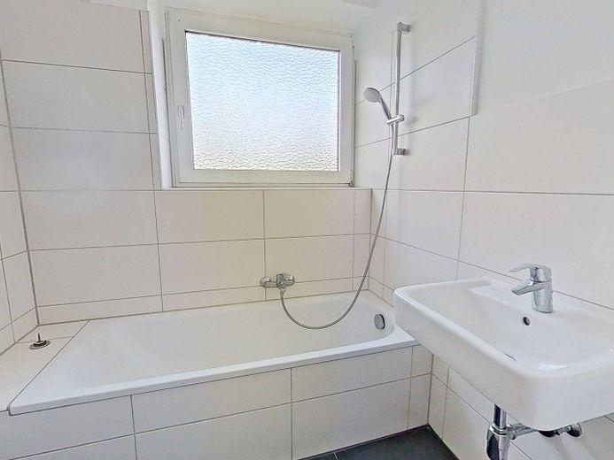 Punta in alto: moderno appartamento di 3 locali con BALCONE e splendida vista – Bad