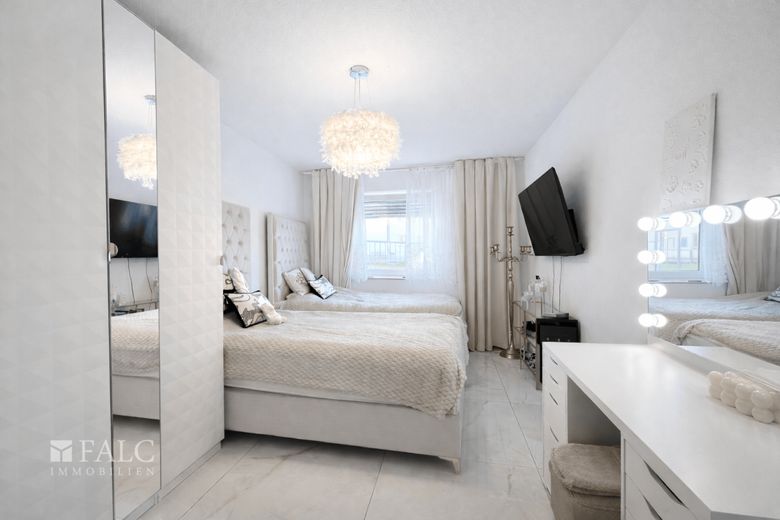 Zwischen Köln und Düsseldorf: Großzügige 4-Zimmer-Terrassenwohnung mit 118 m² und TG-Stellplatz – Schlafzimmer.