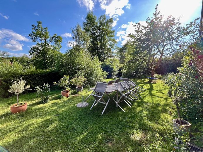 Sanierte bezugsfertige Villa mit Weitblick für Eigennutzung und/oder Kapitalanlage – Garten