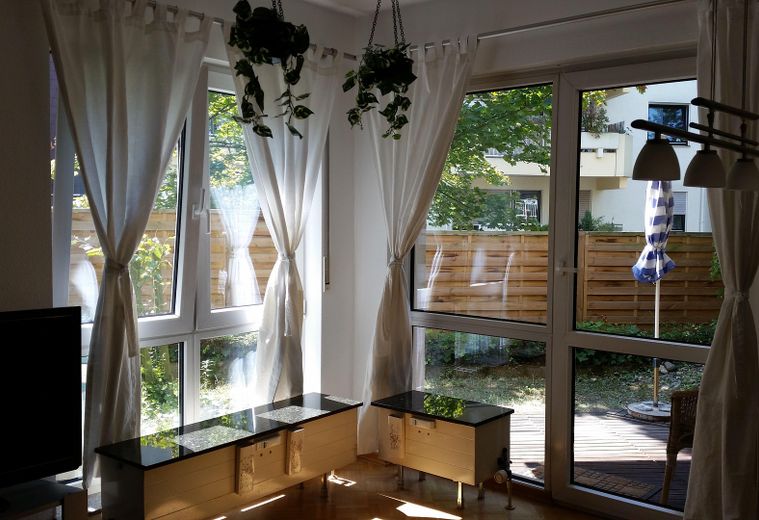Möblierte 2-Zi. EG-Wohnung in Bockenheim am Niddapark von privat – Blick in den Garten 2
