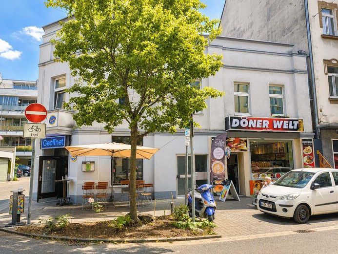 Immobile d'investimento: edificio residenziale e commerciale in posizione d'angolo con solida base commerciale – 2 gewerbliche Einheiten im EG