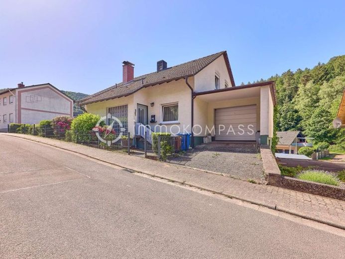 Großzügiges Einfamilienhaus mit viel Potenzial in Wilgartswiesen – फोटो 1