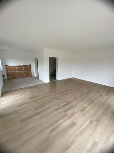 Casa adosada de nueva construcción (5 hab.) con jardín y plaza de aparcamiento – solo queda 1 disponible | cerca de Berlín/Potsdam – Wohnen/Essen Blick in Küche