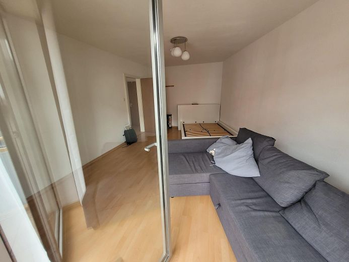 Schöne 1,5-Zimmer-Wohnung mit Balkon + STP in toller Stadtlage von Karlsruhe – Wohn- und Schlafzimmer 3