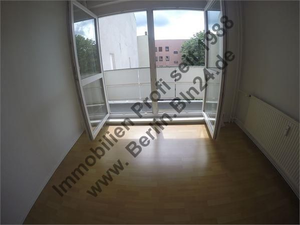 Wohnzimmer Balkon Südseite -2er WG geeignet – GP - GP - 15.08.2016 250