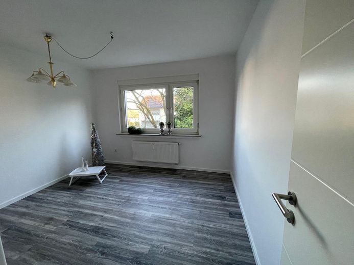Appartement en copropriété rénové de 3 pièces avec balcon à Bielefeld-Schildesche – Büro unmöbliert