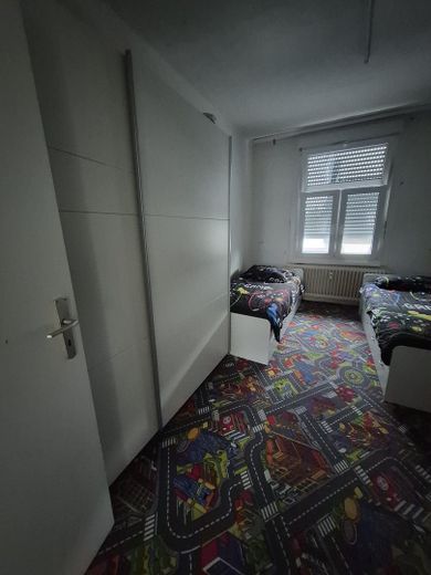 4,5 odalı dubleks daire, 2. üst kat, yeni banyo, sakin konum – Kinderzimmer 2. OG