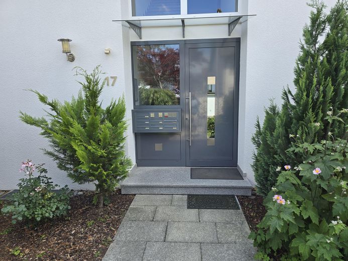 Moderne 4-5 Zimmer-Maisonette-Whng. in Filderstadt-Plattenhardt – Hauseingang