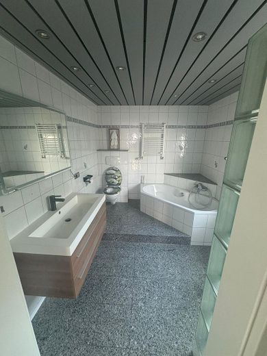 1-3 Familienhaus mit traumhaftem Garten und Pool – Foto 7