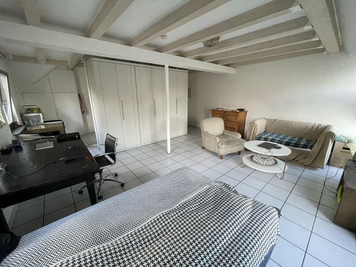 Atraktives voll möbliertes Apartment zu vermieten – Wohnraum