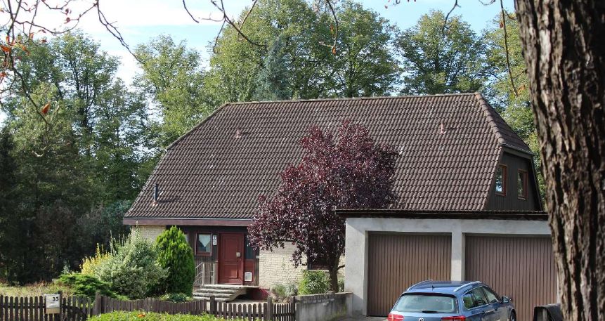 Nordseite mit Garage