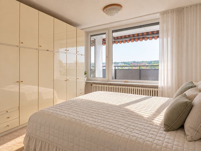 *PROVISIONSFREI* Kapitalanleger - 6% Rendite: Lev-Eigentumswohnung mit Ausblick über die Stadt – Schlafzimmer