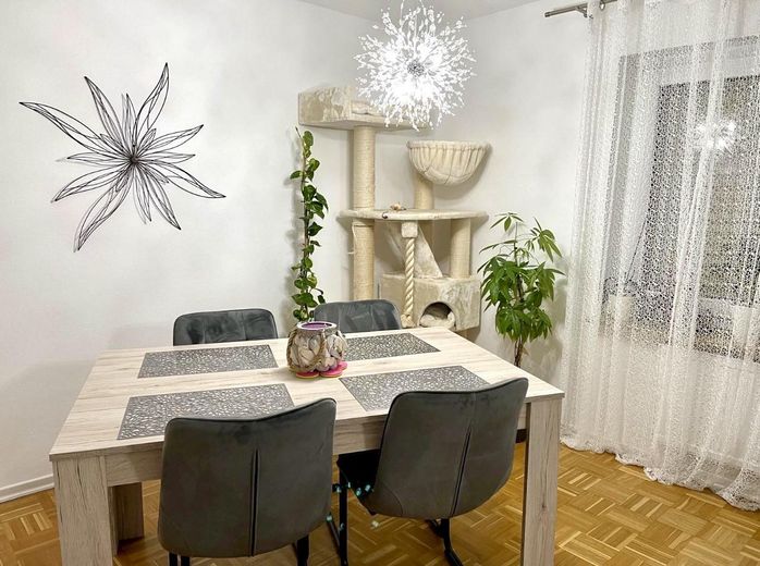 PROVISIONSFREI & kurzfristig verfügbar – ein Zuhause zum Wohlfühlen mit Terrasse & Balkon – Wohnzimmer