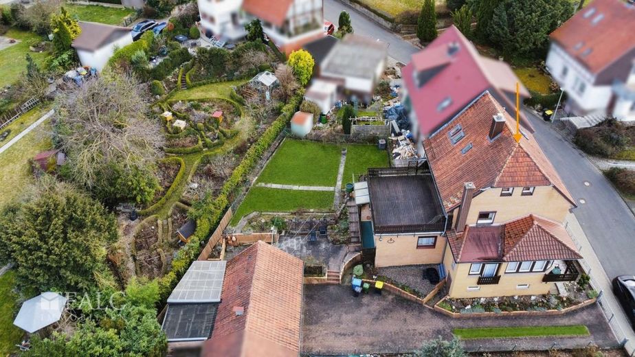 ***Blick auf die Burg Plesse - Haus mit Doppelgarage und üppiger Terrasse in Eddigehausen*** – Garten