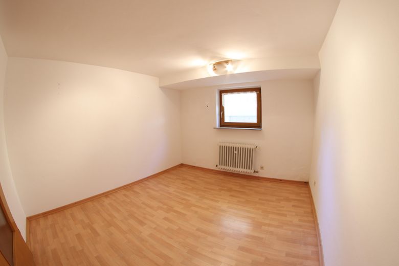 Idealny na czas emerytury: parterowy, wolnostojący dom jednorodzinny o powierzchni 100+90m² na działce o powierzchni 387 m² (kupno) – KG: Gästezimmer
