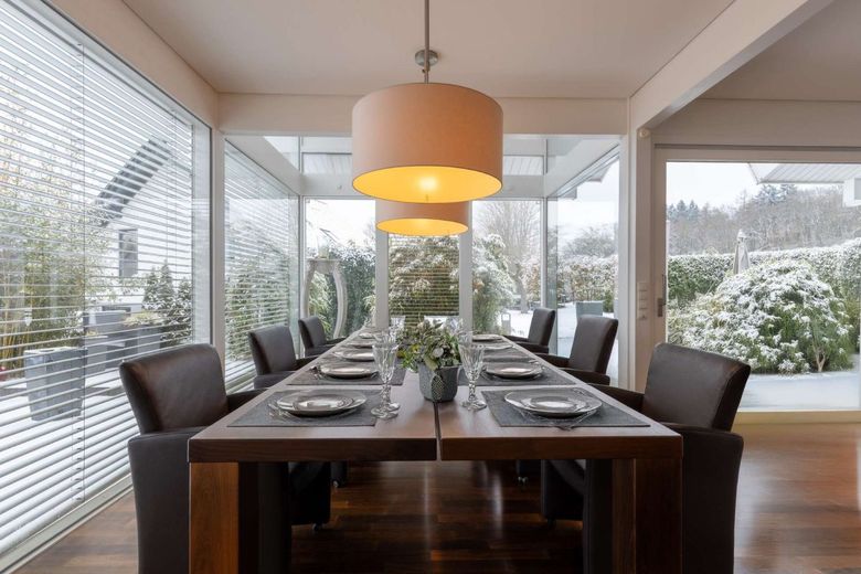 Hochwertige Design-Villa am Ortsrand – Essbereich