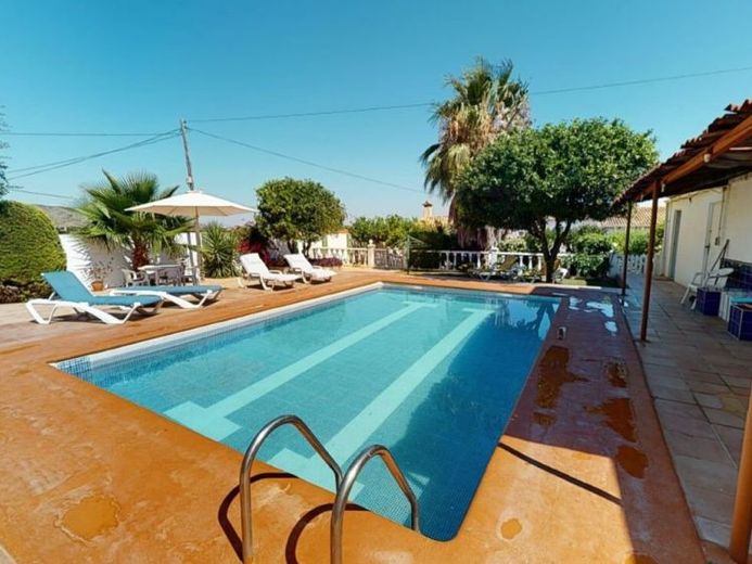 Villa mit Gästehaus, Privatpool und wunderschönem Ausblick – Foto 1