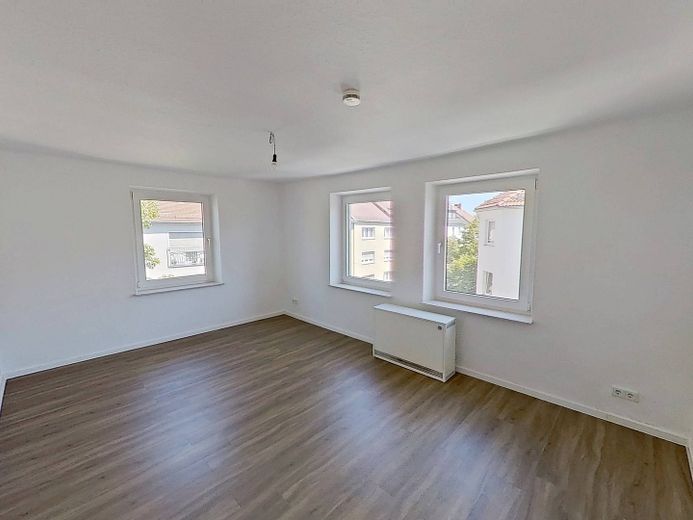 Luminoso appartamento di 3 locali vicino al centro di Norimberga-Steinbühl – Ansicht I: Wohn- und Esszimmer