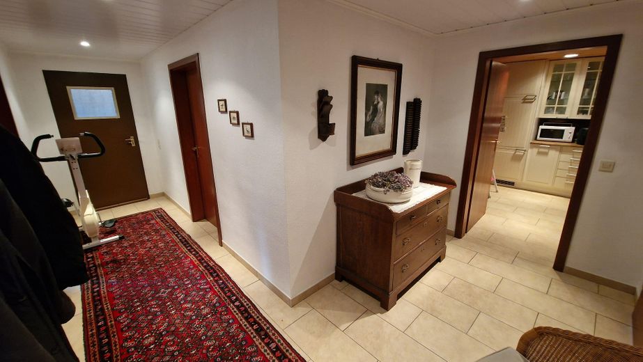 Reserviert! Exklusiver Bungalow in Königswinter: Homeoffice, traumhafte Aussicht, Sonnenuntergänge – Flurbereich Keller
