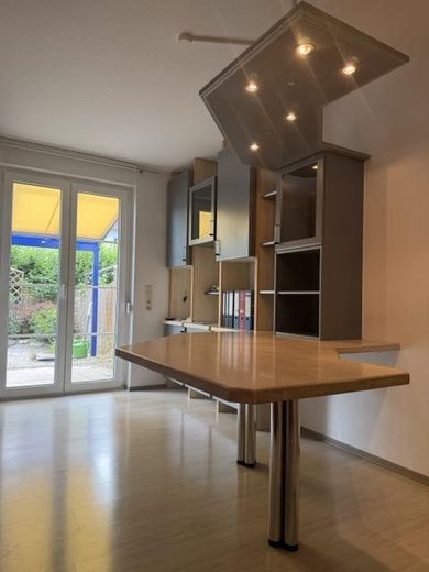 Modernes Familien-Reihenhaus in ruhiger Lage von Regensburg-Burgweinting – 3c_Essbereich Einbaumöbel