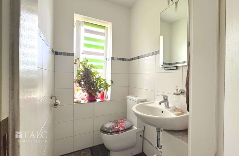 ***Reihenendhaus mit viel Platz und großem Garten in ruhiger Wohnlage*** – Gäste-WC