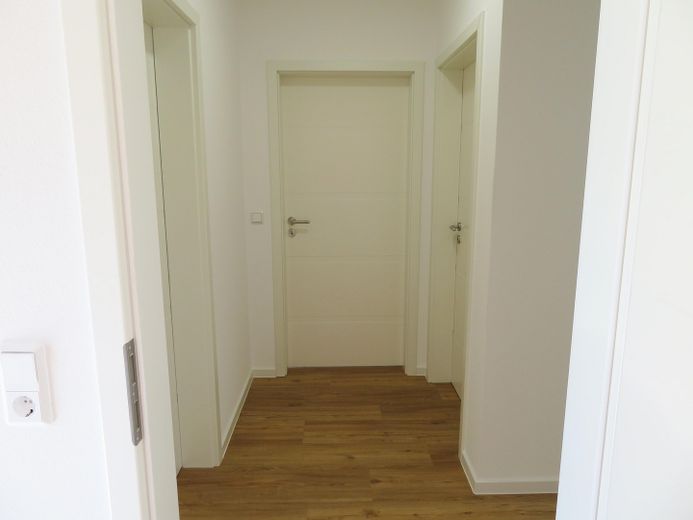 *Erstbezug nach Sanierung* 4 ZKB-Whg. 104 m² mit Terrasse & optionaler EBK – Zimmerflur