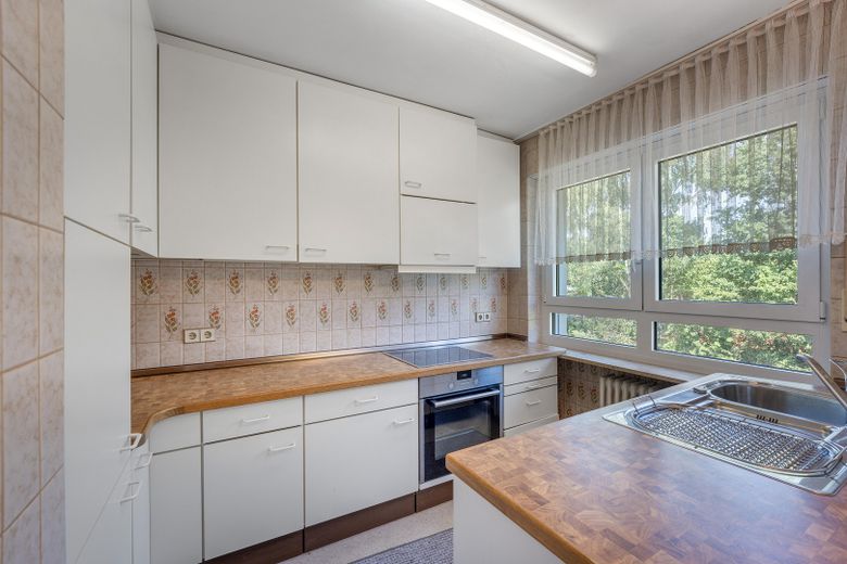 Stilvolle 3-Zimmer-Wohnung mit Fischgrätparkett, XL-Balkon & Kachelofen +++ provisionsfrei +++ – Foto 7