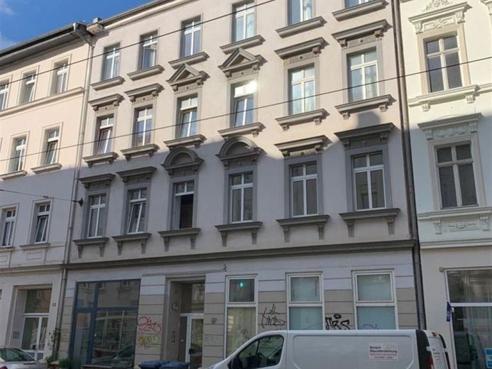 Große DG 1-Zimmer mit Laminat in zentraler Lage! – Foto 1