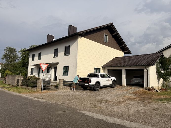 Haus mit Garagen