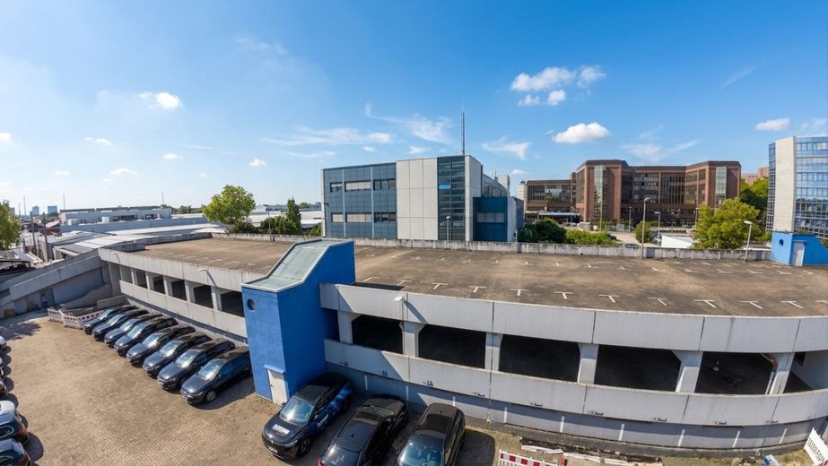ATIK: *Weitblick* klimatisierte Büroflächen mit beeindruckender Aussicht in hervorragender Lage – Drohnenaufnahme