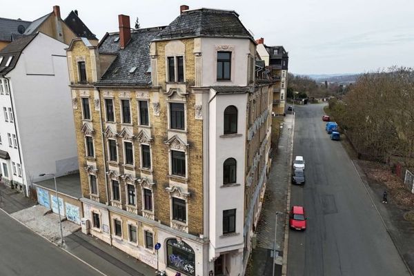 8% तक AfA! Plauen में 800m² का बहु-परिवार मकान