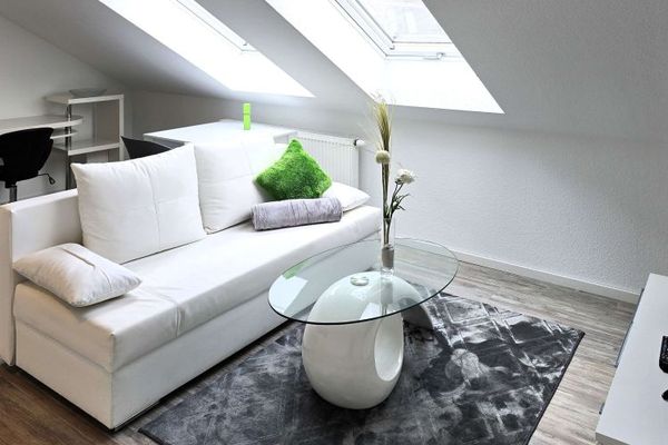 Appartamento con 2 locali, balcone, arredato e attrezzato, in posizione centrale a Raunheim