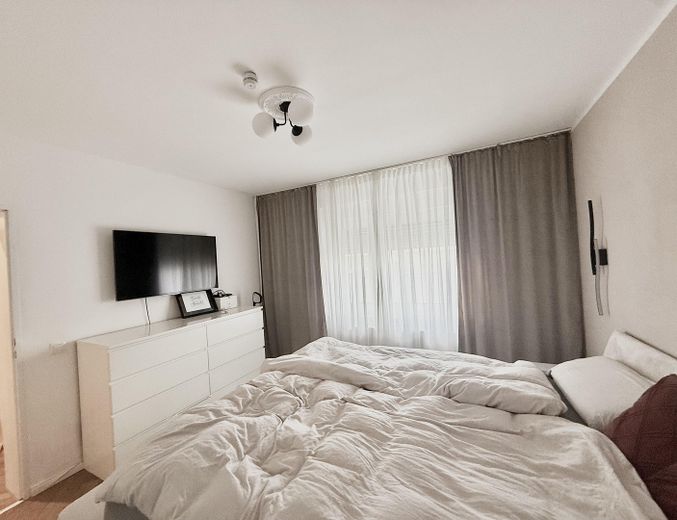 Provisions- & bezugsfrei: Sanierte 4-Zimmer Wohnung mit Klima & Garage – Schlafzimmer